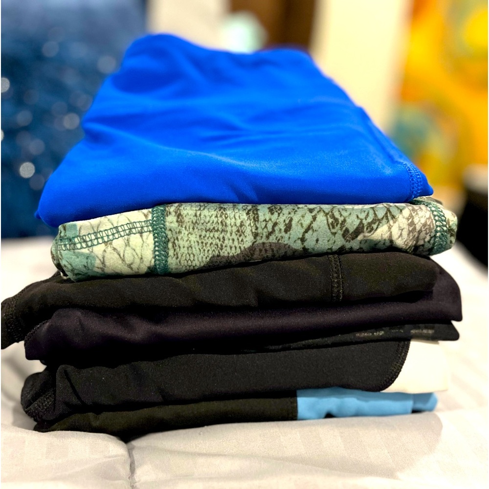 This is a LOT of leggings, all size small